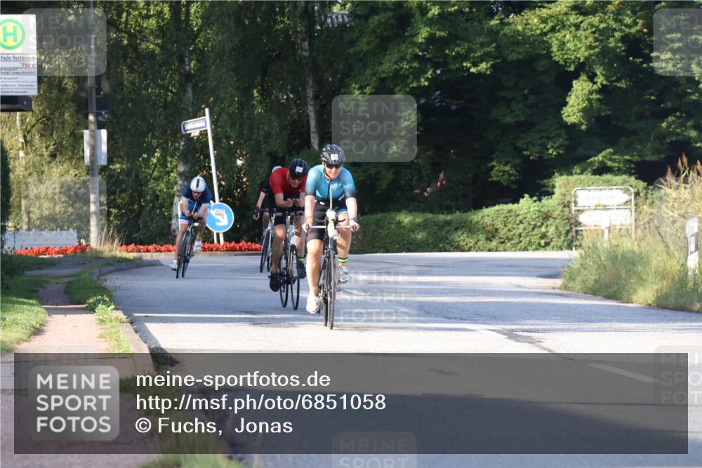 25.08.2024 - Elbe Triathlon Hamburg Fuchs,  Jonas http://msf.ph/oto/6851058 25.08.2024 09:14:28 Radfahren 239, 113, 90, 136, 403 meine-sportfotos.de