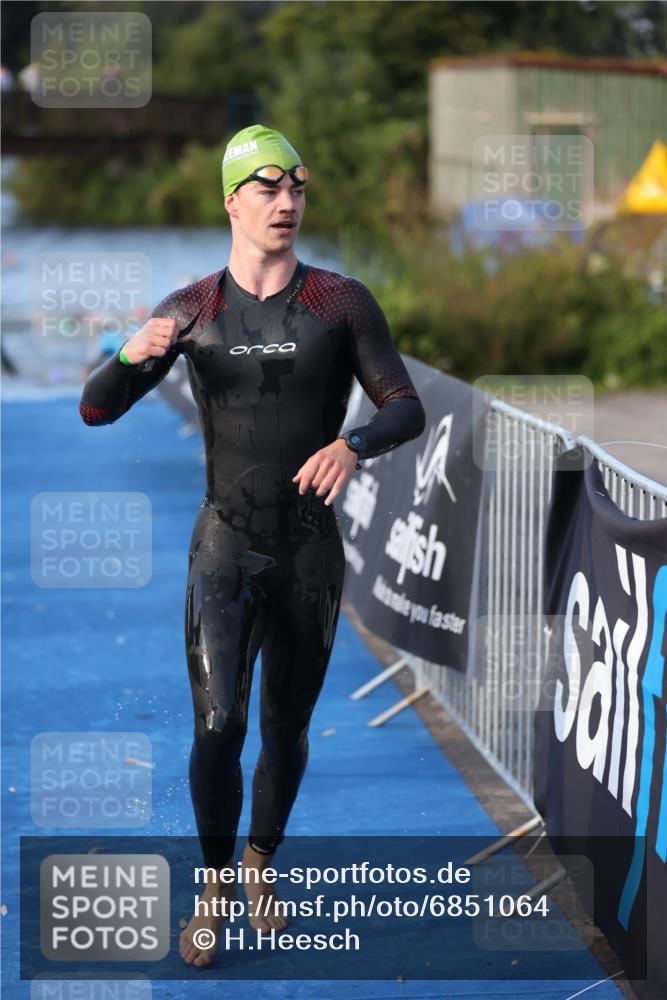25.08.2024 - Elbe Triathlon Hamburg H.Heesch http://msf.ph/oto/6851064 25.08.2024 08:59:00 Schwimmen 203, 208, 211, 237, 241, 266, 275, 283, 285, 294, 298, 313 meine-sportfotos.de