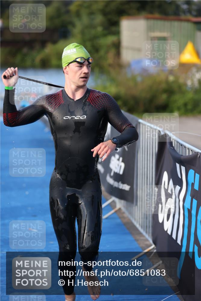 25.08.2024 - Elbe Triathlon Hamburg H.Heesch http://msf.ph/oto/6851083 25.08.2024 08:59:00 Schwimmen 203, 208, 211, 237, 241, 266, 275, 283, 285, 294, 298, 313 meine-sportfotos.de