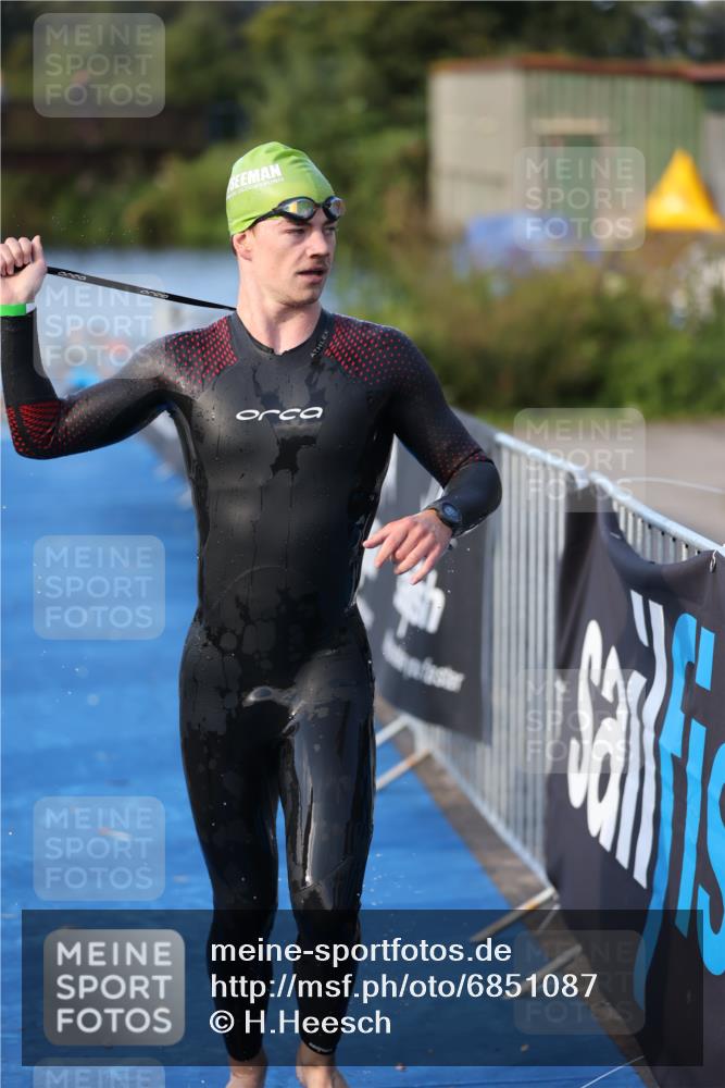 25.08.2024 - Elbe Triathlon Hamburg H.Heesch http://msf.ph/oto/6851087 25.08.2024 08:59:00 Schwimmen 203, 208, 211, 237, 241, 266, 275, 283, 285, 294, 298, 313 meine-sportfotos.de