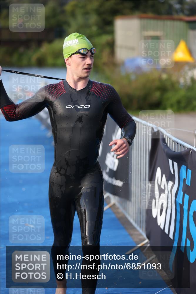 25.08.2024 - Elbe Triathlon Hamburg H.Heesch http://msf.ph/oto/6851093 25.08.2024 08:59:00 Schwimmen 203, 208, 211, 237, 241, 266, 275, 283, 285, 294, 298, 313 meine-sportfotos.de