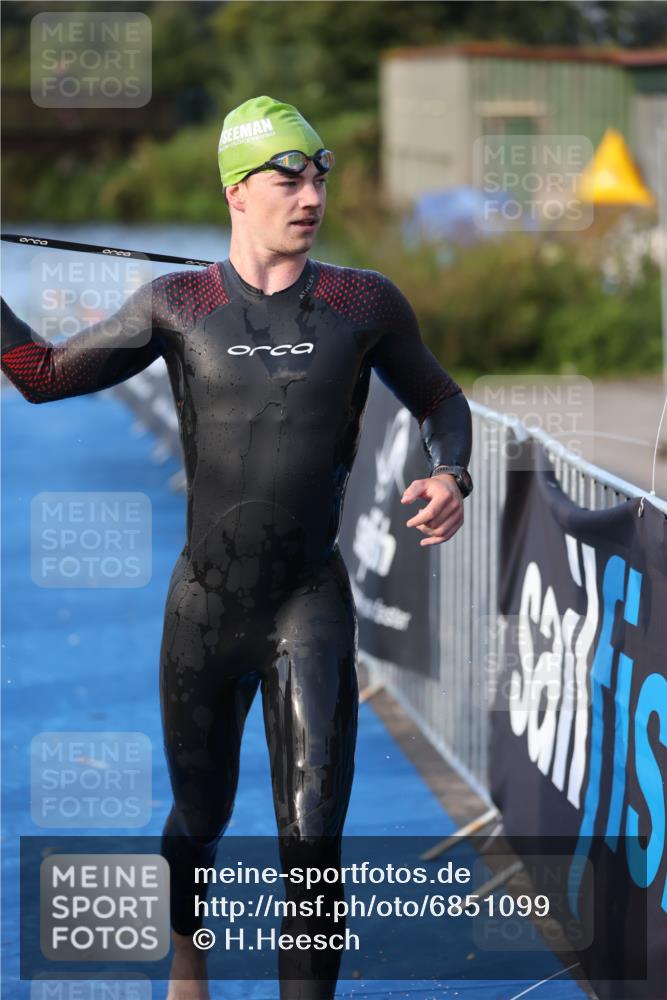 25.08.2024 - Elbe Triathlon Hamburg H.Heesch http://msf.ph/oto/6851099 25.08.2024 08:59:00 Schwimmen 203, 208, 211, 237, 241, 266, 275, 283, 285, 294, 298, 313 meine-sportfotos.de