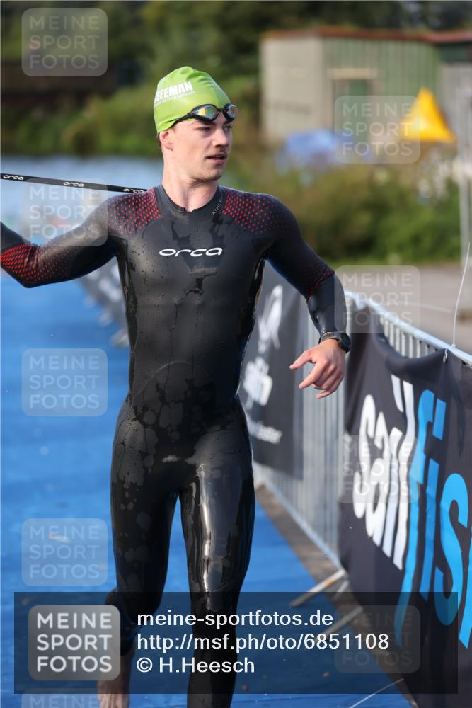 25.08.2024 - Elbe Triathlon Hamburg H.Heesch http://msf.ph/oto/6851108 25.08.2024 08:59:00 Schwimmen 203, 208, 211, 237, 241, 266, 275, 283, 285, 294, 298, 313 meine-sportfotos.de