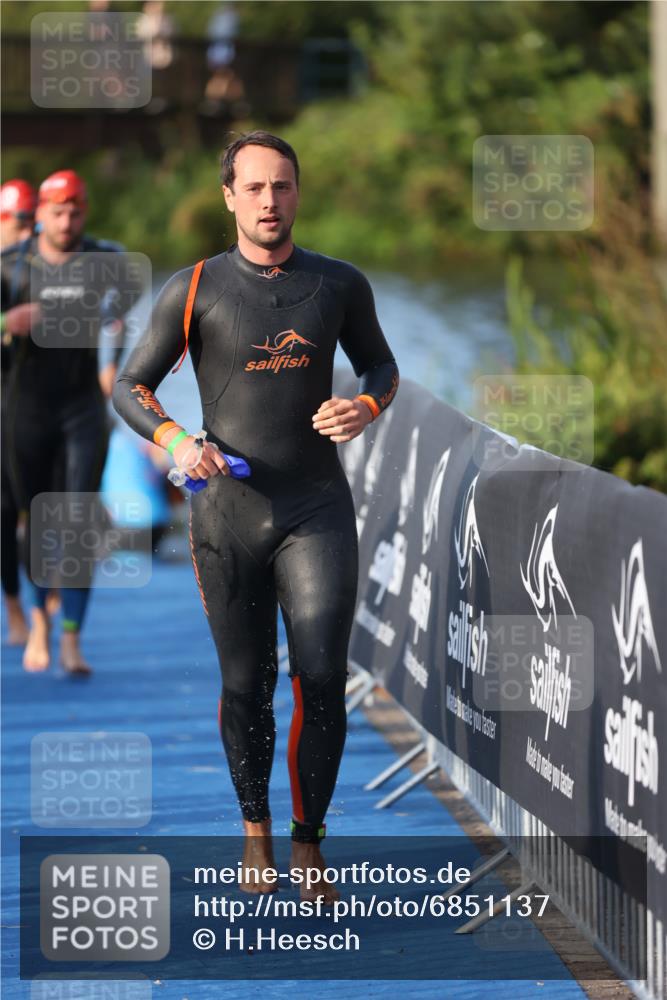 25.08.2024 - Elbe Triathlon Hamburg H.Heesch http://msf.ph/oto/6851137 25.08.2024 08:59:11 Schwimmen 202, 203, 204, 237, 261, 275, 285, 298, 310, 316, 322 meine-sportfotos.de