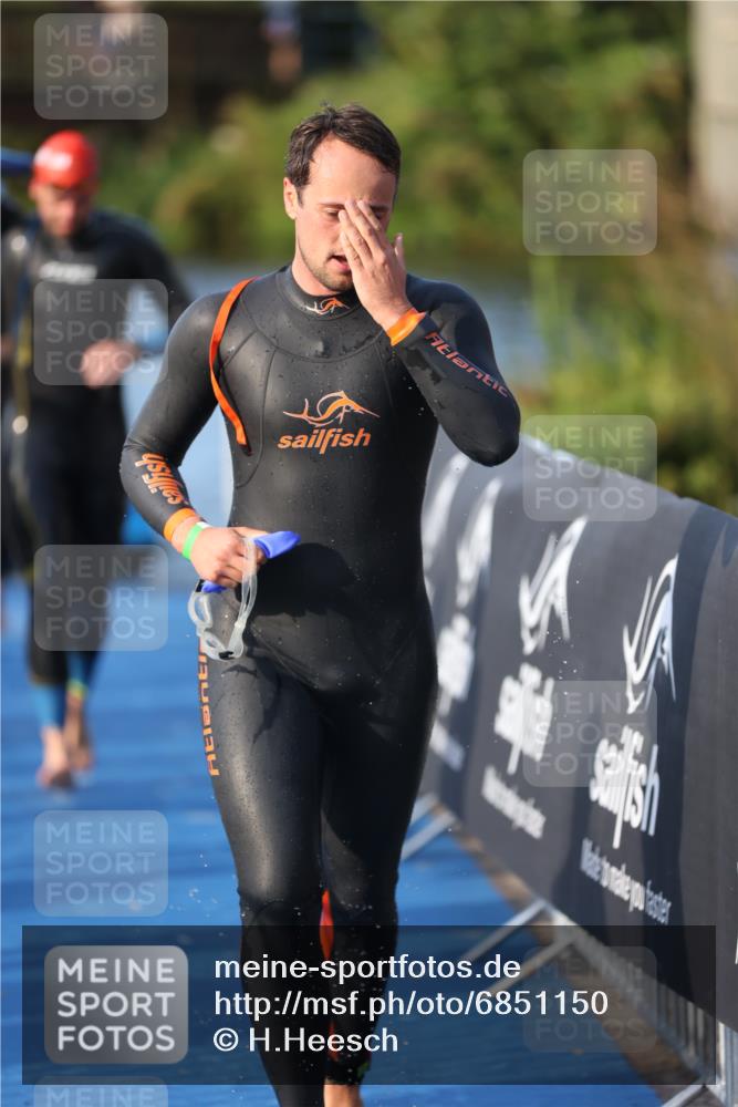 25.08.2024 - Elbe Triathlon Hamburg H.Heesch http://msf.ph/oto/6851150 25.08.2024 08:59:12 Schwimmen 202, 203, 204, 237, 261, 275, 285, 298, 310, 316, 322 meine-sportfotos.de