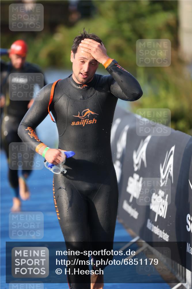 25.08.2024 - Elbe Triathlon Hamburg H.Heesch http://msf.ph/oto/6851179 25.08.2024 08:59:12 Schwimmen 202, 203, 204, 237, 261, 275, 285, 298, 310, 316, 322 meine-sportfotos.de