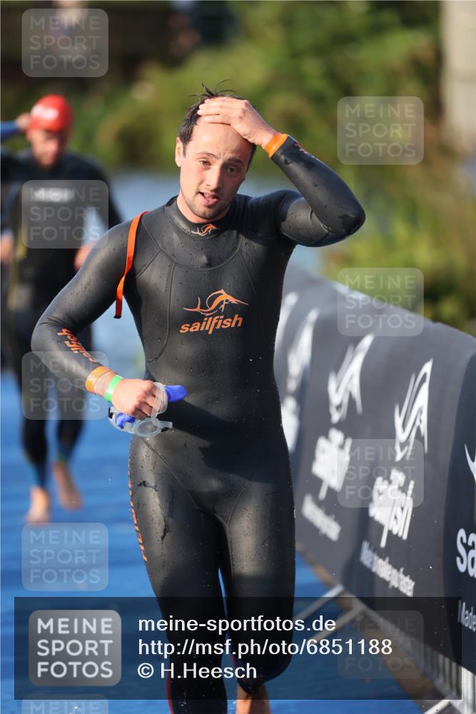 25.08.2024 - Elbe Triathlon Hamburg H.Heesch http://msf.ph/oto/6851188 25.08.2024 08:59:13 Schwimmen 202, 203, 204, 237, 261, 275, 285, 298, 310, 316, 322 meine-sportfotos.de