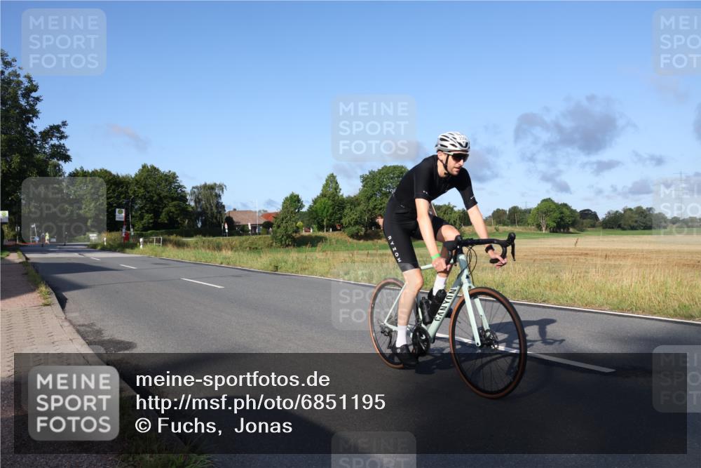 25.08.2024 - Elbe Triathlon Hamburg Fuchs,  Jonas http://msf.ph/oto/6851195 25.08.2024 09:14:36 Radfahren 90, 136, 403, 250, 147 meine-sportfotos.de