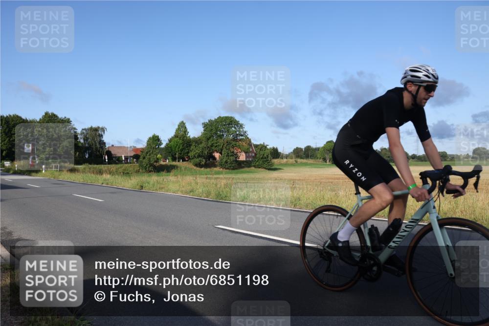 25.08.2024 - Elbe Triathlon Hamburg Fuchs,  Jonas http://msf.ph/oto/6851198 25.08.2024 09:14:36 Radfahren 90, 136, 403, 250, 147 meine-sportfotos.de
