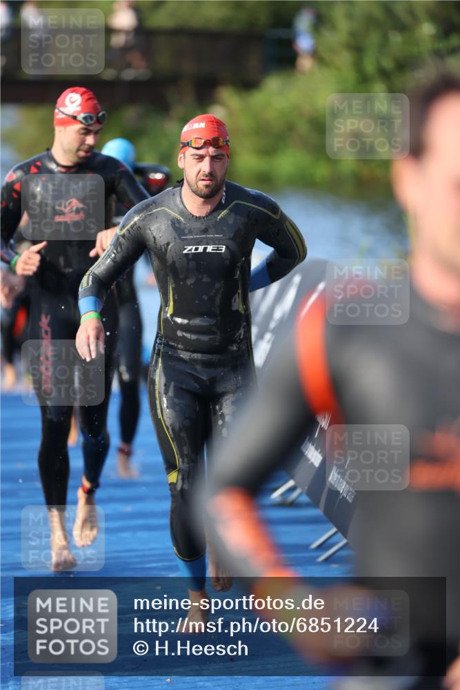 25.08.2024 - Elbe Triathlon Hamburg H.Heesch http://msf.ph/oto/6851224 25.08.2024 08:59:14 Schwimmen 202, 203, 204, 237, 261, 275, 285, 298, 310, 316, 322 meine-sportfotos.de