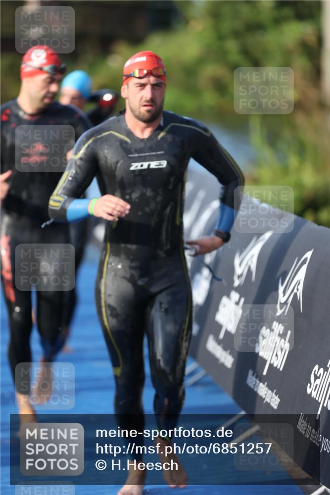 25.08.2024 - Elbe Triathlon Hamburg H.Heesch http://msf.ph/oto/6851257 25.08.2024 08:59:15 Schwimmen 202, 203, 204, 237, 261, 275, 278, 285, 298, 310, 316, 322 meine-sportfotos.de