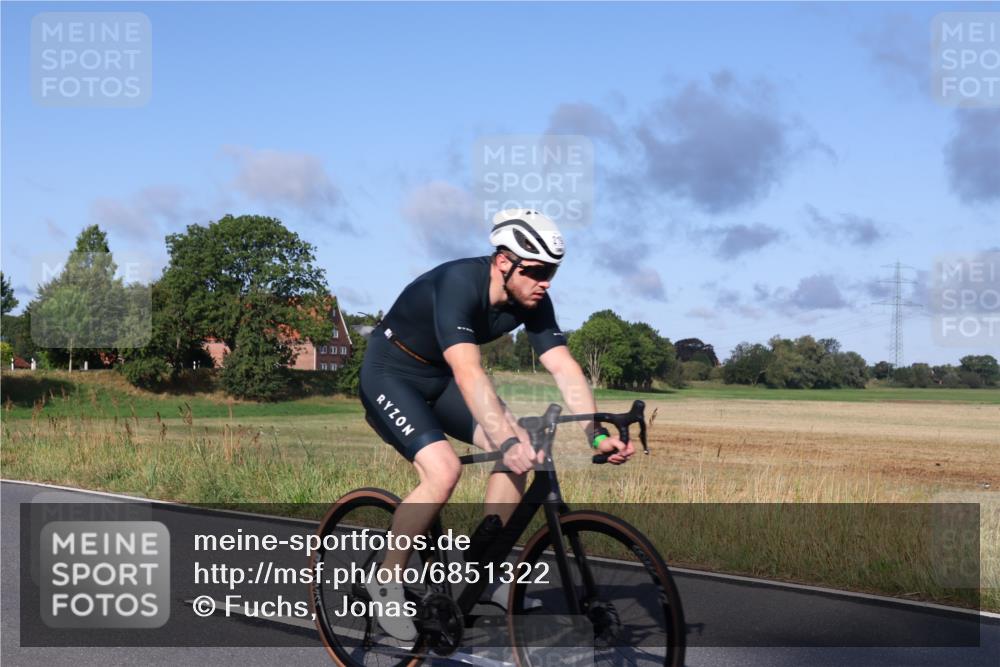 25.08.2024 - Elbe Triathlon Hamburg Fuchs,  Jonas http://msf.ph/oto/6851322 25.08.2024 09:14:44 Radfahren 147, 219, 206 meine-sportfotos.de