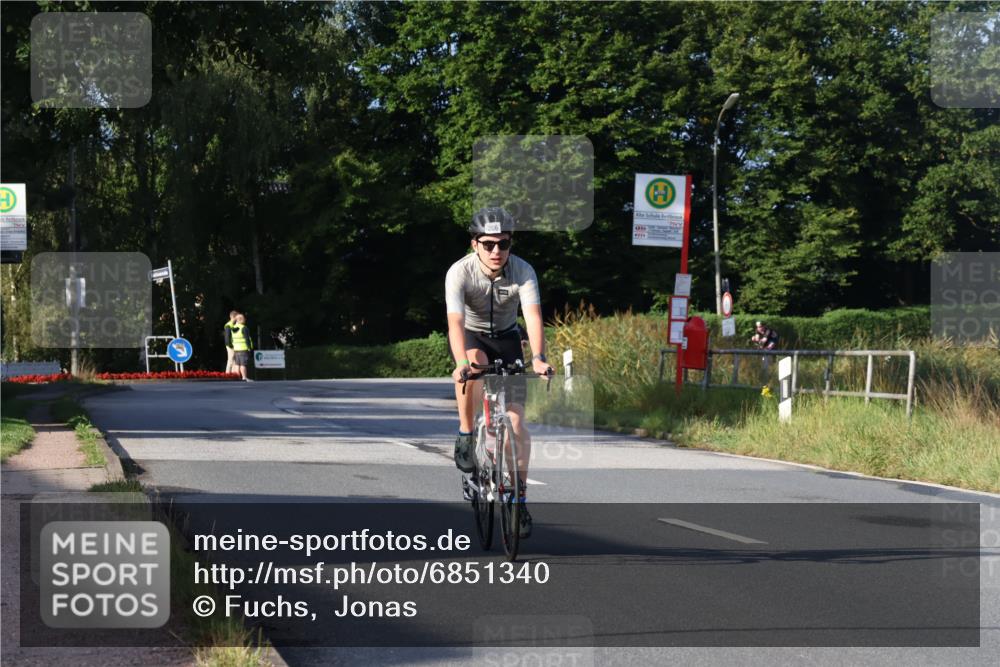 25.08.2024 - Elbe Triathlon Hamburg Fuchs,  Jonas http://msf.ph/oto/6851340 25.08.2024 09:14:50 Radfahren 206 meine-sportfotos.de