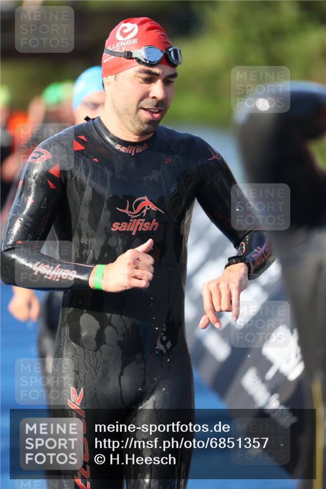 25.08.2024 - Elbe Triathlon Hamburg H.Heesch http://msf.ph/oto/6851357 25.08.2024 08:59:17 Schwimmen 202, 203, 204, 237, 261, 275, 278, 285, 298, 310, 316, 322 meine-sportfotos.de