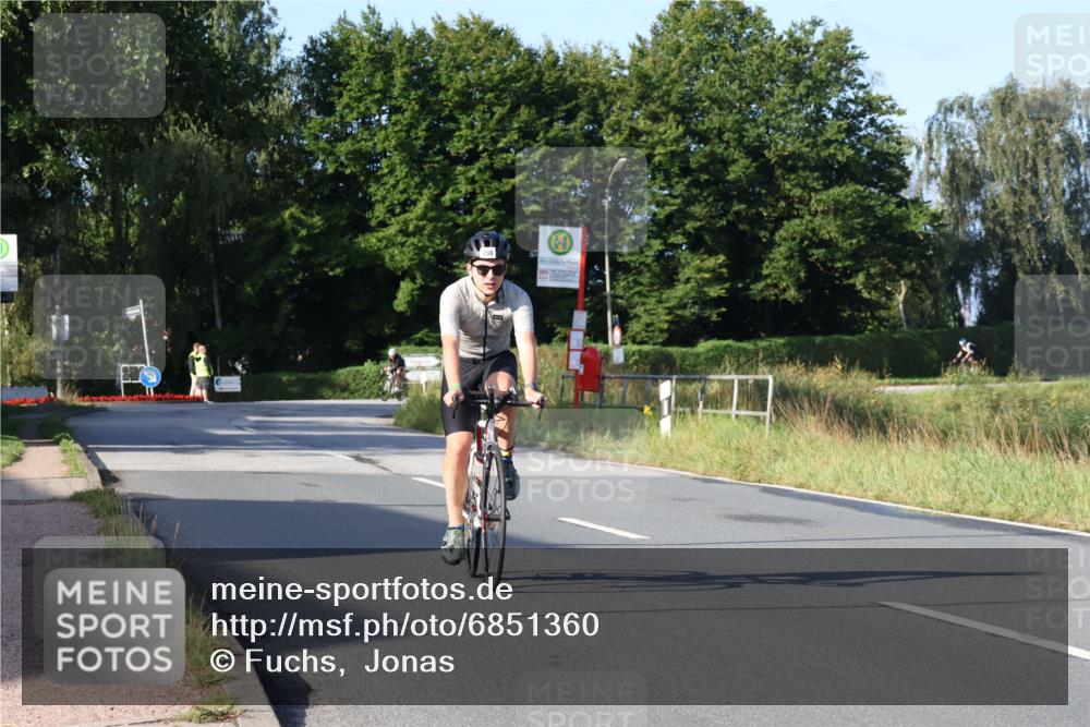 25.08.2024 - Elbe Triathlon Hamburg Fuchs,  Jonas http://msf.ph/oto/6851360 25.08.2024 09:14:50 Radfahren 206 meine-sportfotos.de