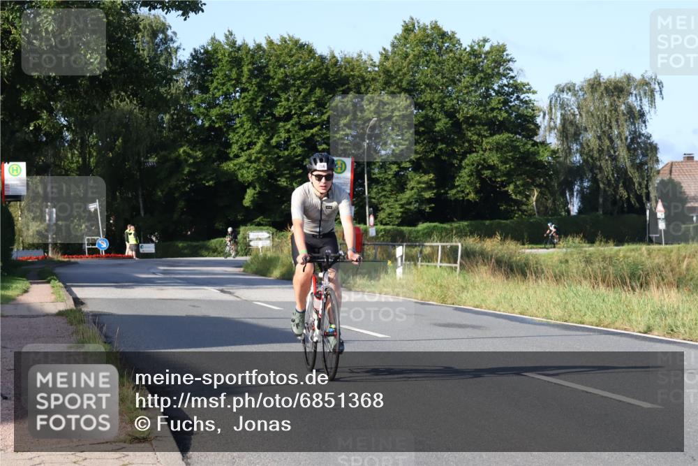 25.08.2024 - Elbe Triathlon Hamburg Fuchs,  Jonas http://msf.ph/oto/6851368 25.08.2024 09:14:50 Radfahren 206 meine-sportfotos.de