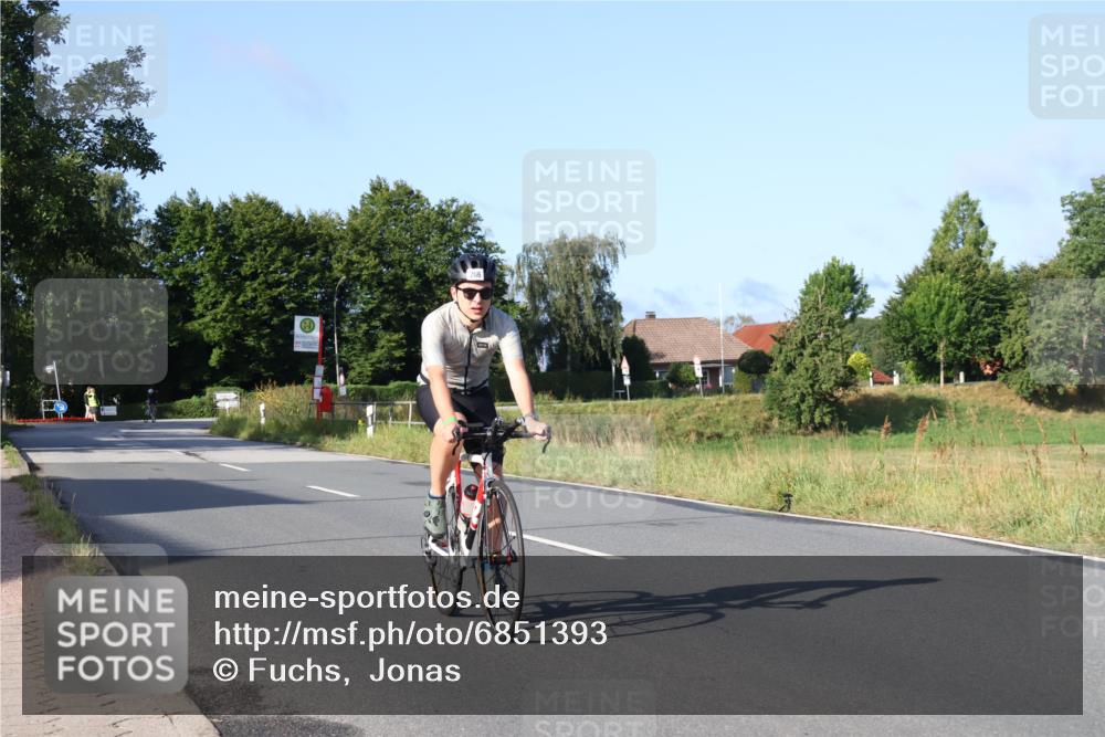 25.08.2024 - Elbe Triathlon Hamburg Fuchs,  Jonas http://msf.ph/oto/6851393 25.08.2024 09:14:51 Radfahren 206 meine-sportfotos.de