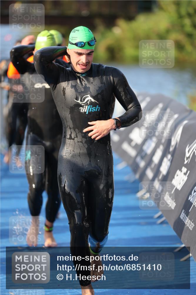 25.08.2024 - Elbe Triathlon Hamburg H.Heesch http://msf.ph/oto/6851410 25.08.2024 08:59:21 Schwimmen 202, 204, 237, 261, 274, 275, 278, 285, 298, 310, 316, 322 meine-sportfotos.de