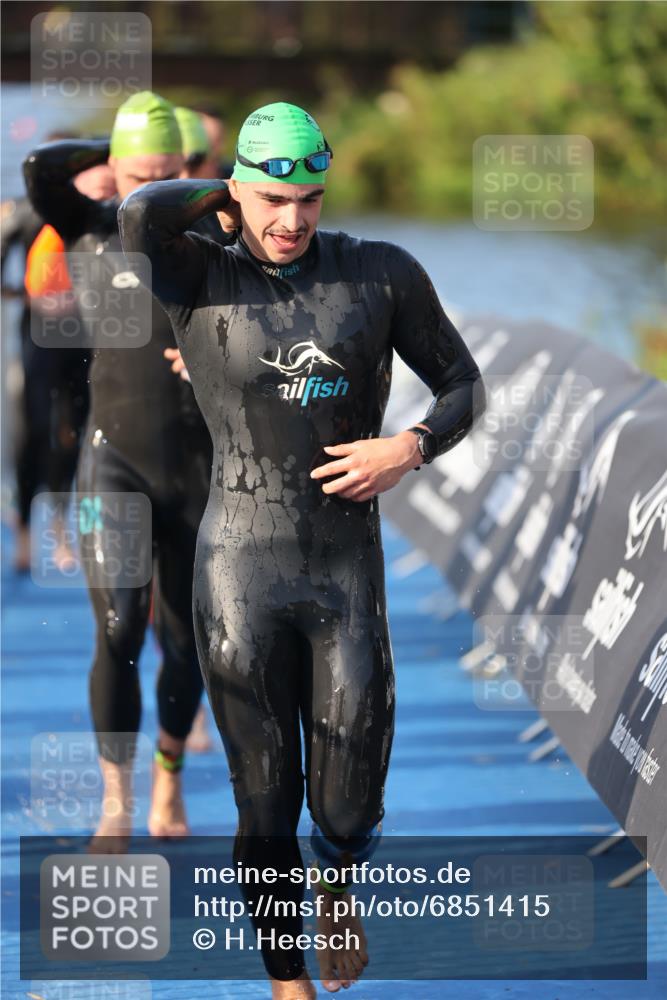25.08.2024 - Elbe Triathlon Hamburg H.Heesch http://msf.ph/oto/6851415 25.08.2024 08:59:21 Schwimmen 202, 204, 237, 261, 274, 275, 278, 285, 298, 310, 316, 322 meine-sportfotos.de