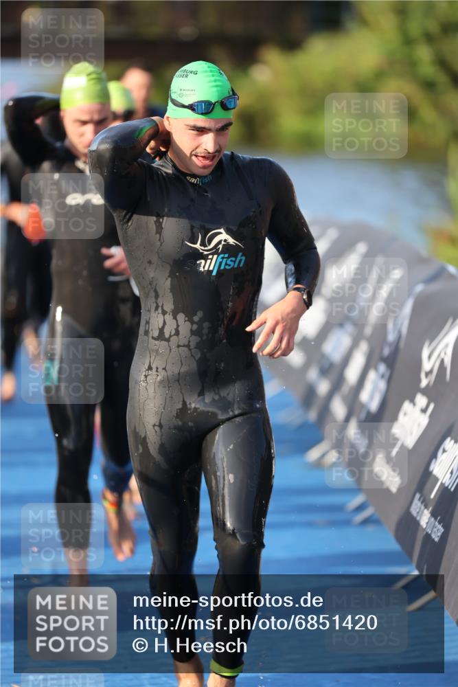 25.08.2024 - Elbe Triathlon Hamburg H.Heesch http://msf.ph/oto/6851420 25.08.2024 08:59:21 Schwimmen 202, 204, 237, 261, 274, 275, 278, 285, 298, 310, 316, 322 meine-sportfotos.de