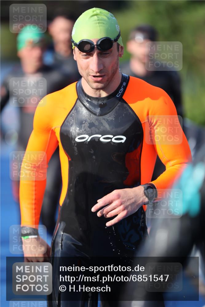 25.08.2024 - Elbe Triathlon Hamburg H.Heesch http://msf.ph/oto/6851547 25.08.2024 08:59:24 Schwimmen 202, 204, 237, 261, 274, 275, 278, 285, 298, 310, 316, 322 meine-sportfotos.de