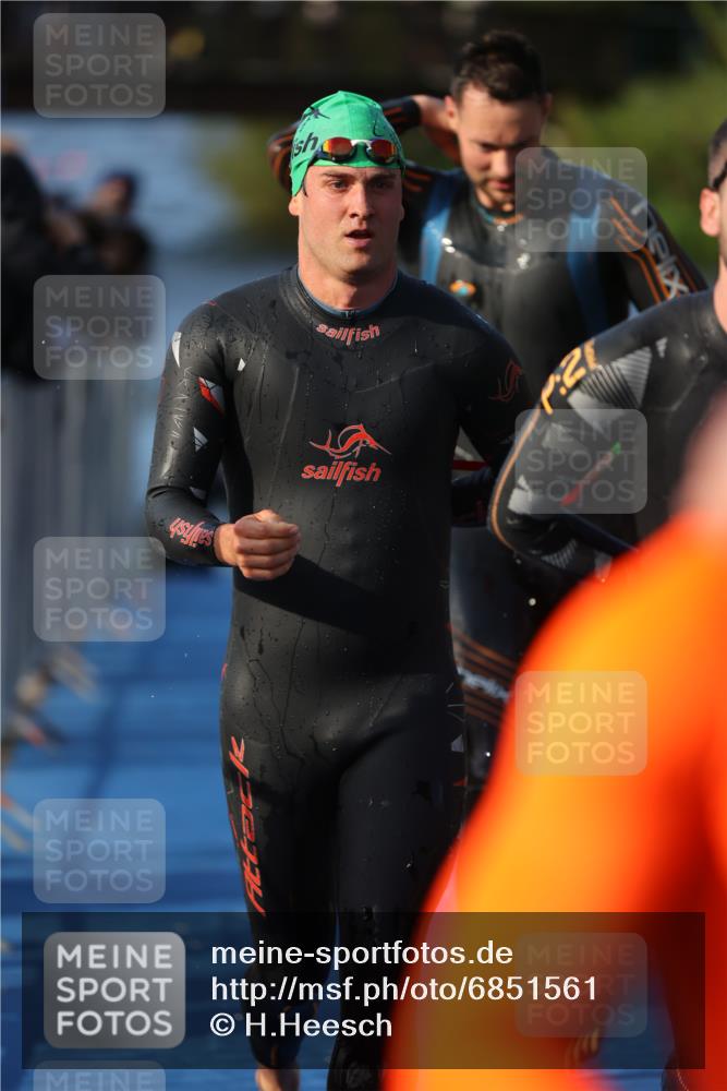 25.08.2024 - Elbe Triathlon Hamburg H.Heesch http://msf.ph/oto/6851561 25.08.2024 08:59:25 Schwimmen 202, 204, 237, 261, 274, 275, 278, 285, 298, 310, 316, 322 meine-sportfotos.de