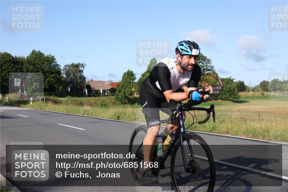 25.08.2024 - Elbe Triathlon Hamburg Fuchs,  Jonas http://msf.ph/oto/6851568 25.08.2024 09:15:03 Radfahren 63, 125, 170, 85, 207, 98 meine-sportfotos.de