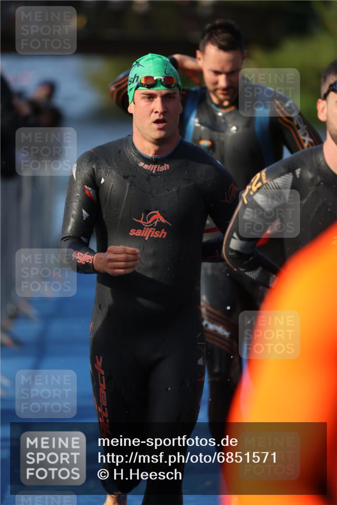 25.08.2024 - Elbe Triathlon Hamburg H.Heesch http://msf.ph/oto/6851571 25.08.2024 08:59:25 Schwimmen 202, 204, 237, 261, 274, 275, 278, 285, 298, 310, 316, 322 meine-sportfotos.de