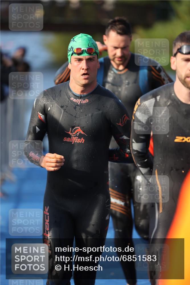 25.08.2024 - Elbe Triathlon Hamburg H.Heesch http://msf.ph/oto/6851583 25.08.2024 08:59:25 Schwimmen 202, 204, 237, 261, 274, 275, 278, 285, 298, 310, 316, 322 meine-sportfotos.de