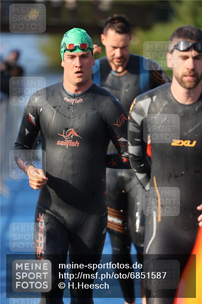 25.08.2024 - Elbe Triathlon Hamburg H.Heesch http://msf.ph/oto/6851587 25.08.2024 08:59:25 Schwimmen 202, 204, 237, 261, 274, 275, 278, 285, 298, 310, 316, 322 meine-sportfotos.de