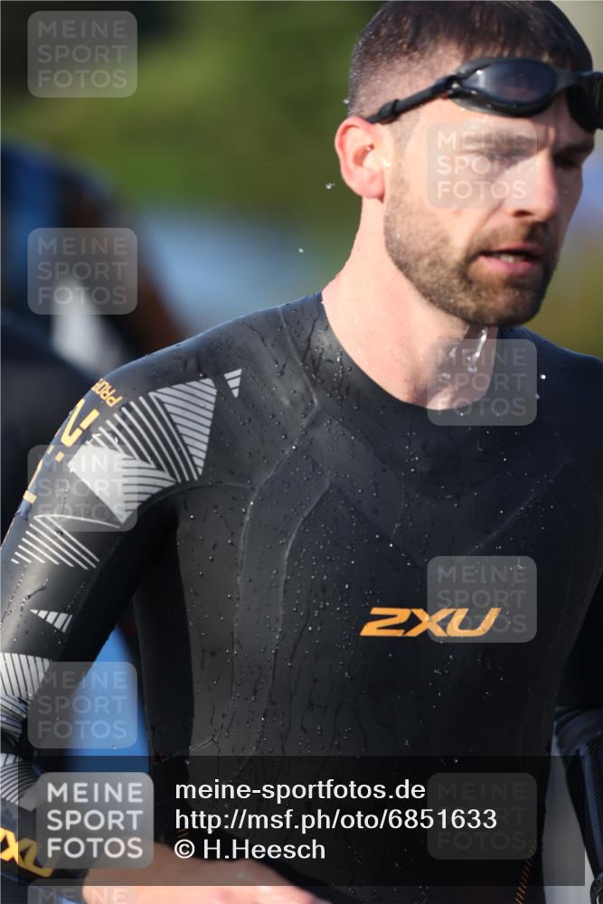 25.08.2024 - Elbe Triathlon Hamburg H.Heesch http://msf.ph/oto/6851633 25.08.2024 08:59:26 Schwimmen 202, 204, 237, 261, 274, 275, 278, 285, 298, 310, 316, 322 meine-sportfotos.de