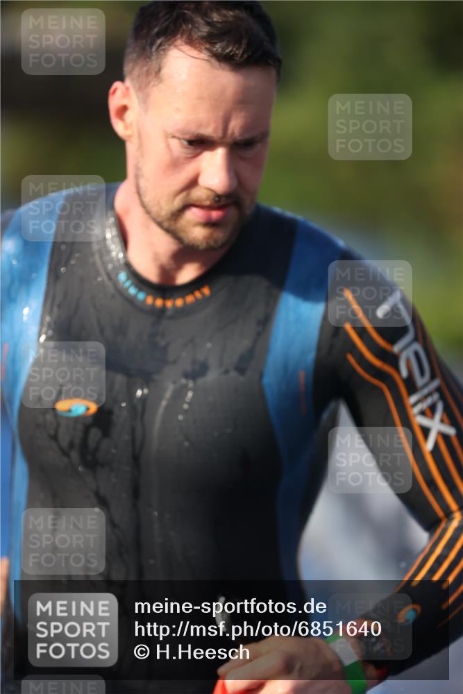 25.08.2024 - Elbe Triathlon Hamburg H.Heesch http://msf.ph/oto/6851640 25.08.2024 08:59:27 Schwimmen 202, 204, 237, 261, 274, 275, 278, 285, 298, 310, 316, 322 meine-sportfotos.de