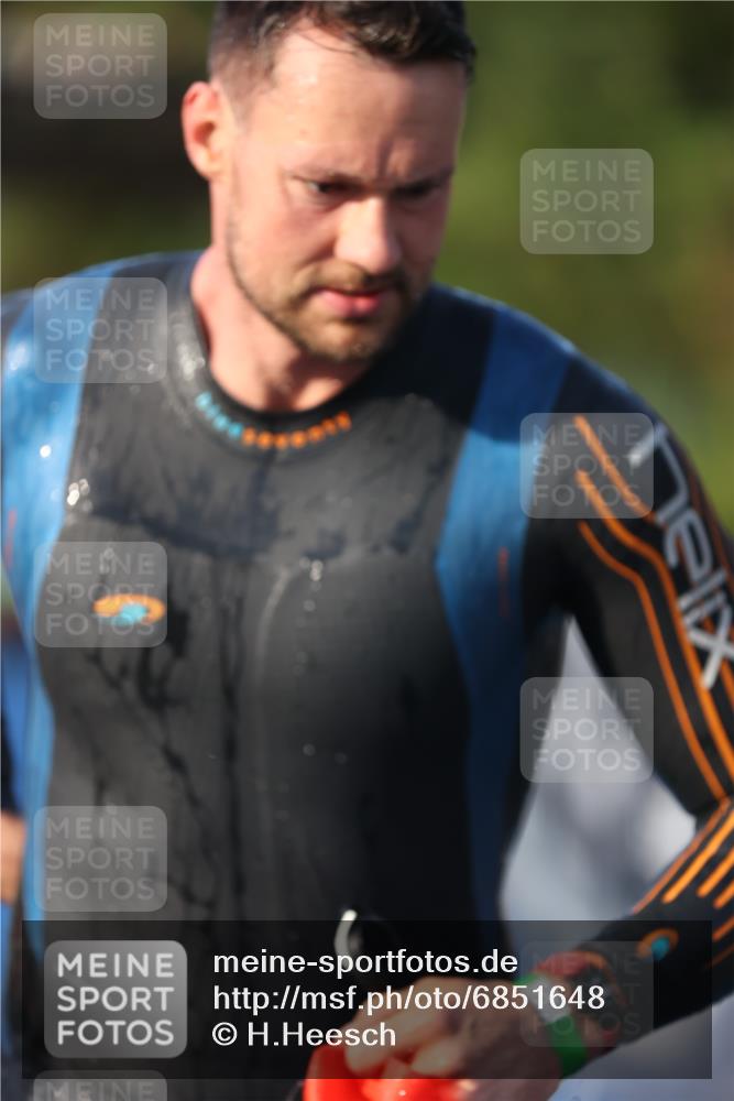 25.08.2024 - Elbe Triathlon Hamburg H.Heesch http://msf.ph/oto/6851648 25.08.2024 08:59:27 Schwimmen 202, 204, 237, 261, 274, 275, 278, 285, 298, 310, 316, 322 meine-sportfotos.de