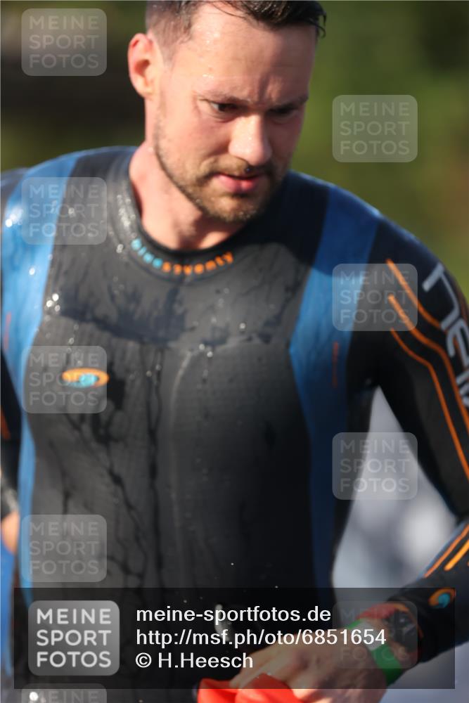 25.08.2024 - Elbe Triathlon Hamburg H.Heesch http://msf.ph/oto/6851654 25.08.2024 08:59:27 Schwimmen 202, 204, 237, 261, 274, 275, 278, 285, 298, 310, 316, 322 meine-sportfotos.de