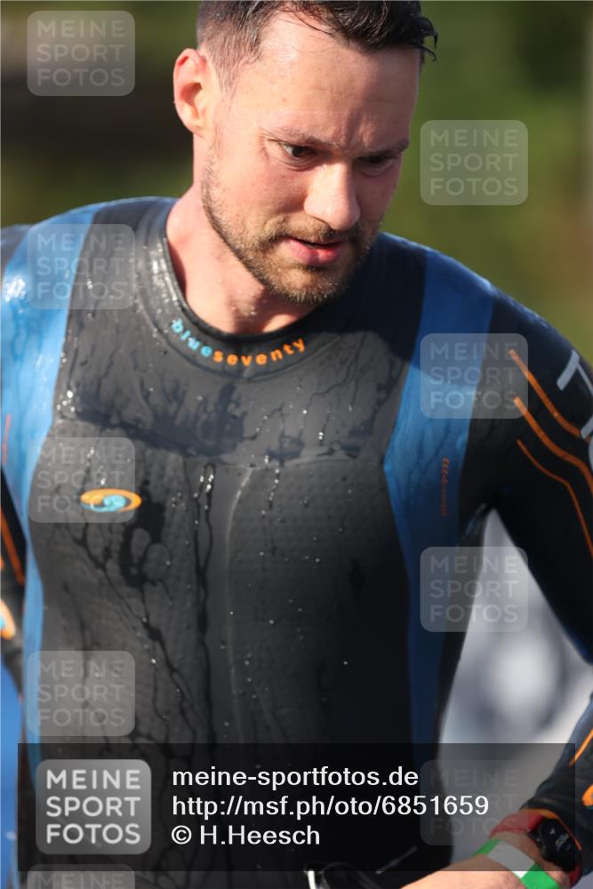 25.08.2024 - Elbe Triathlon Hamburg H.Heesch http://msf.ph/oto/6851659 25.08.2024 08:59:27 Schwimmen 202, 204, 237, 261, 274, 275, 278, 285, 298, 310, 316, 322 meine-sportfotos.de