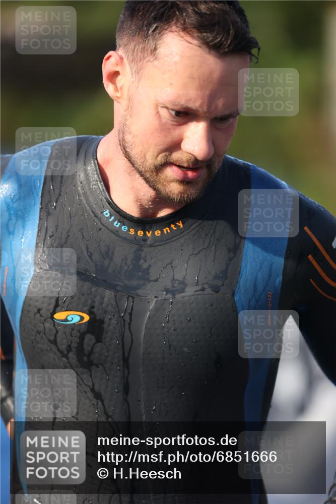 25.08.2024 - Elbe Triathlon Hamburg H.Heesch http://msf.ph/oto/6851666 25.08.2024 08:59:27 Schwimmen 202, 204, 237, 261, 274, 275, 278, 285, 298, 310, 316, 322 meine-sportfotos.de