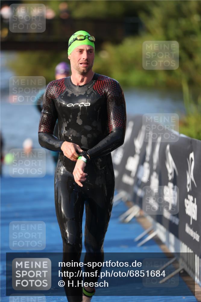 25.08.2024 - Elbe Triathlon Hamburg H.Heesch http://msf.ph/oto/6851684 25.08.2024 08:59:37 Schwimmen 202, 204, 209, 222, 261, 274, 278, 311, 322 meine-sportfotos.de