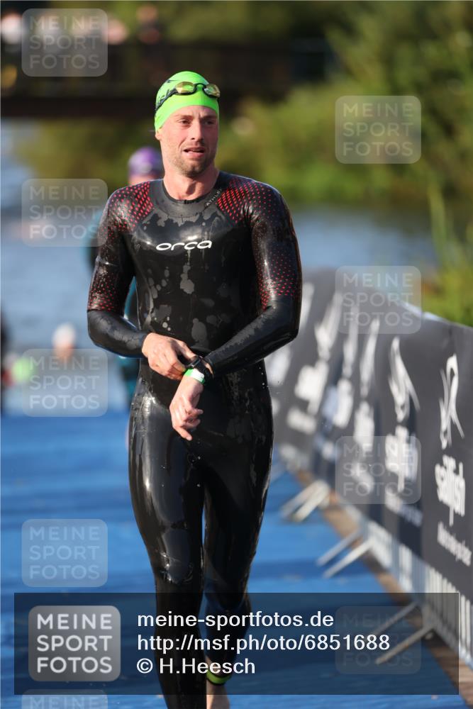 25.08.2024 - Elbe Triathlon Hamburg H.Heesch http://msf.ph/oto/6851688 25.08.2024 08:59:37 Schwimmen 202, 204, 209, 222, 261, 274, 278, 311, 322 meine-sportfotos.de