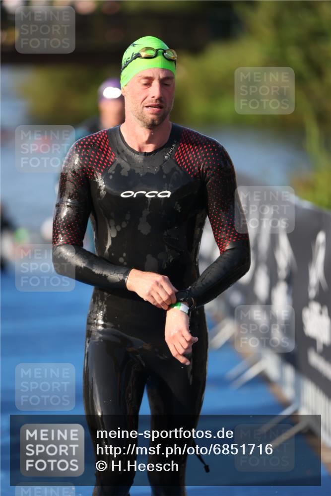 25.08.2024 - Elbe Triathlon Hamburg H.Heesch http://msf.ph/oto/6851716 25.08.2024 08:59:38 Schwimmen 202, 204, 209, 222, 261, 274, 278, 311, 322 meine-sportfotos.de