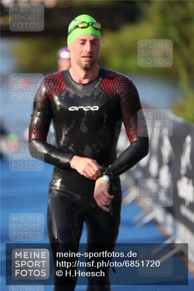 25.08.2024 - Elbe Triathlon Hamburg H.Heesch http://msf.ph/oto/6851720 25.08.2024 08:59:38 Schwimmen 202, 204, 209, 222, 261, 274, 278, 311, 322 meine-sportfotos.de