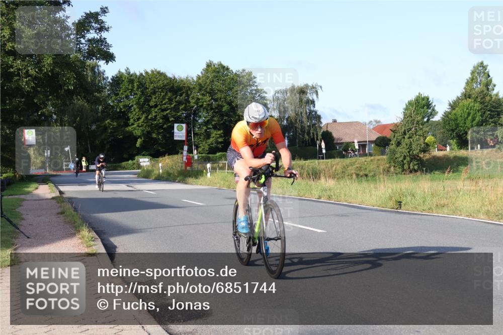 25.08.2024 - Elbe Triathlon Hamburg Fuchs,  Jonas http://msf.ph/oto/6851744 25.08.2024 09:15:19 Radfahren 442, 111, 146 meine-sportfotos.de
