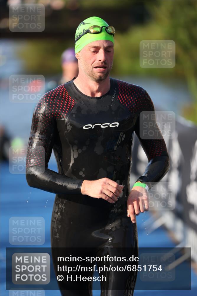 25.08.2024 - Elbe Triathlon Hamburg H.Heesch http://msf.ph/oto/6851754 25.08.2024 08:59:38 Schwimmen 202, 204, 209, 222, 261, 274, 278, 311, 322 meine-sportfotos.de