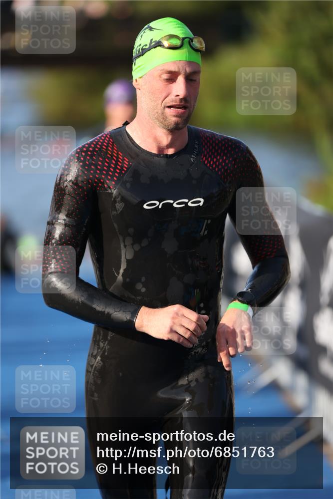 25.08.2024 - Elbe Triathlon Hamburg H.Heesch http://msf.ph/oto/6851763 25.08.2024 08:59:38 Schwimmen 202, 204, 209, 222, 261, 274, 278, 311, 322 meine-sportfotos.de