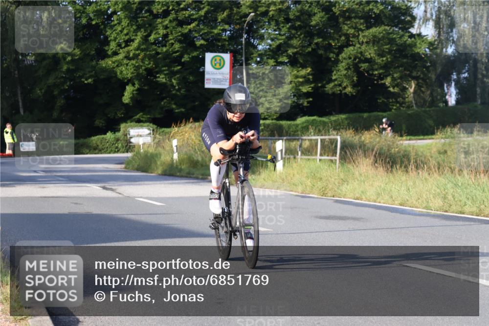 25.08.2024 - Elbe Triathlon Hamburg Fuchs,  Jonas http://msf.ph/oto/6851769 25.08.2024 09:15:21 Radfahren 442, 111, 146 meine-sportfotos.de