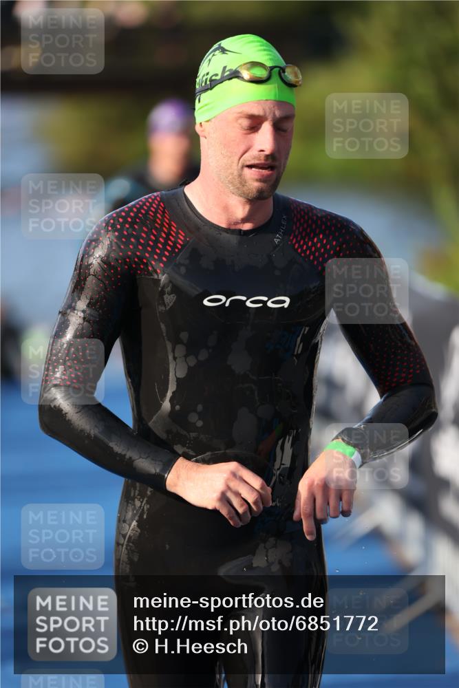 25.08.2024 - Elbe Triathlon Hamburg H.Heesch http://msf.ph/oto/6851772 25.08.2024 08:59:38 Schwimmen 202, 204, 209, 222, 261, 274, 278, 311, 322 meine-sportfotos.de