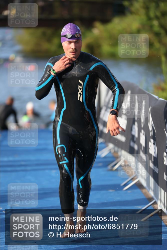 25.08.2024 - Elbe Triathlon Hamburg H.Heesch http://msf.ph/oto/6851779 25.08.2024 08:59:39 Schwimmen 209, 222, 261, 274, 278, 311, 322 meine-sportfotos.de