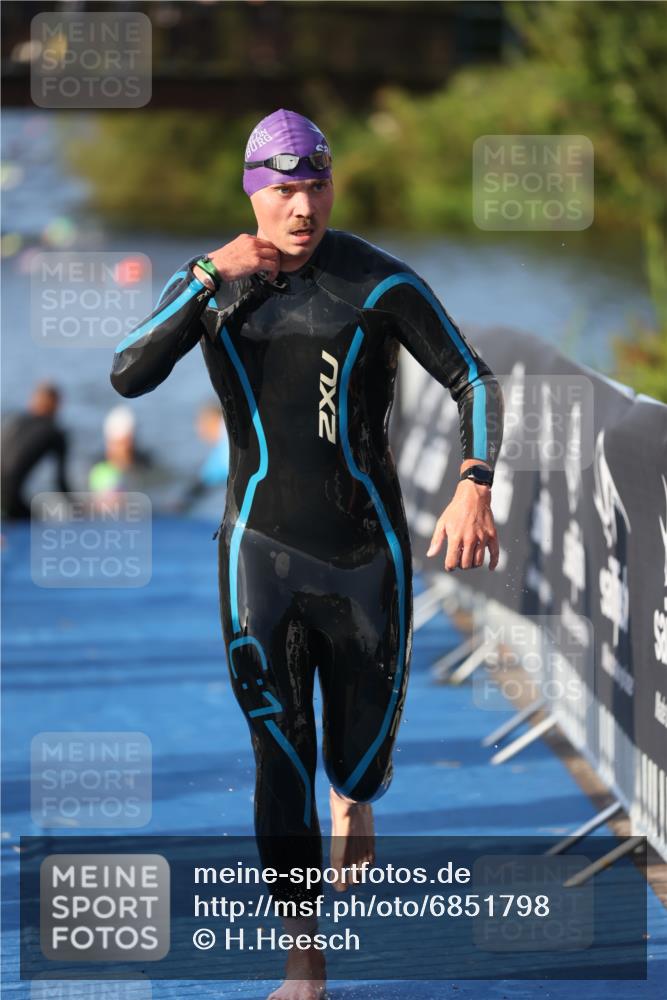 25.08.2024 - Elbe Triathlon Hamburg H.Heesch http://msf.ph/oto/6851798 25.08.2024 08:59:40 Schwimmen 209, 222, 261, 274, 278, 311, 322 meine-sportfotos.de
