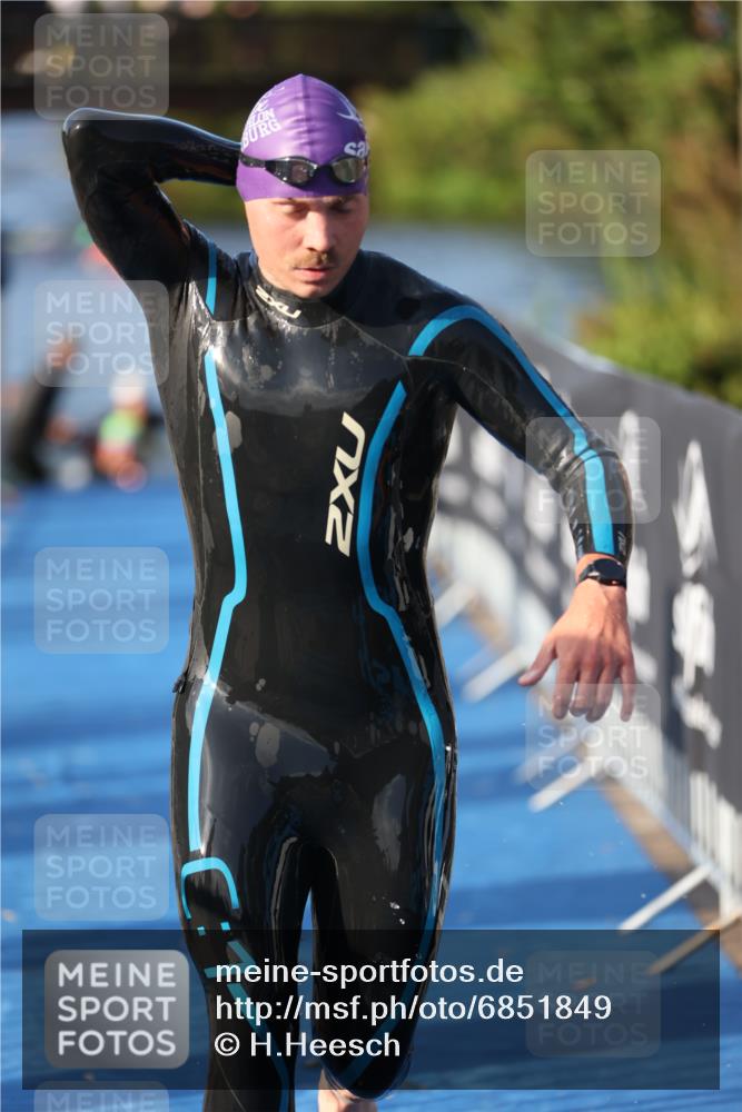 25.08.2024 - Elbe Triathlon Hamburg H.Heesch http://msf.ph/oto/6851849 25.08.2024 08:59:41 Schwimmen 209, 222, 274, 278, 311, 322 meine-sportfotos.de