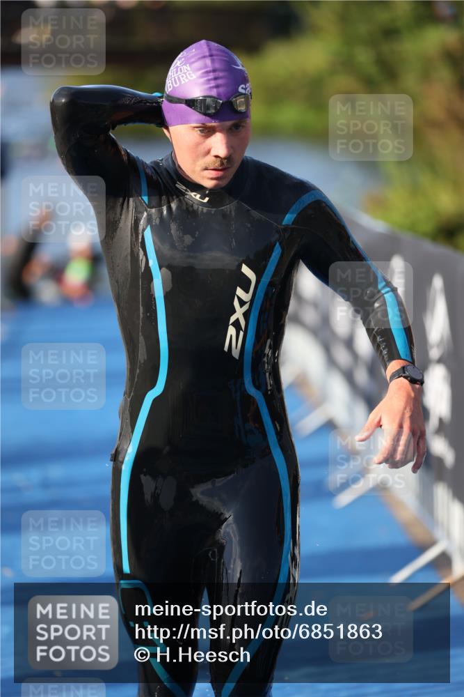 25.08.2024 - Elbe Triathlon Hamburg H.Heesch http://msf.ph/oto/6851863 25.08.2024 08:59:41 Schwimmen 209, 222, 274, 278, 311, 322 meine-sportfotos.de