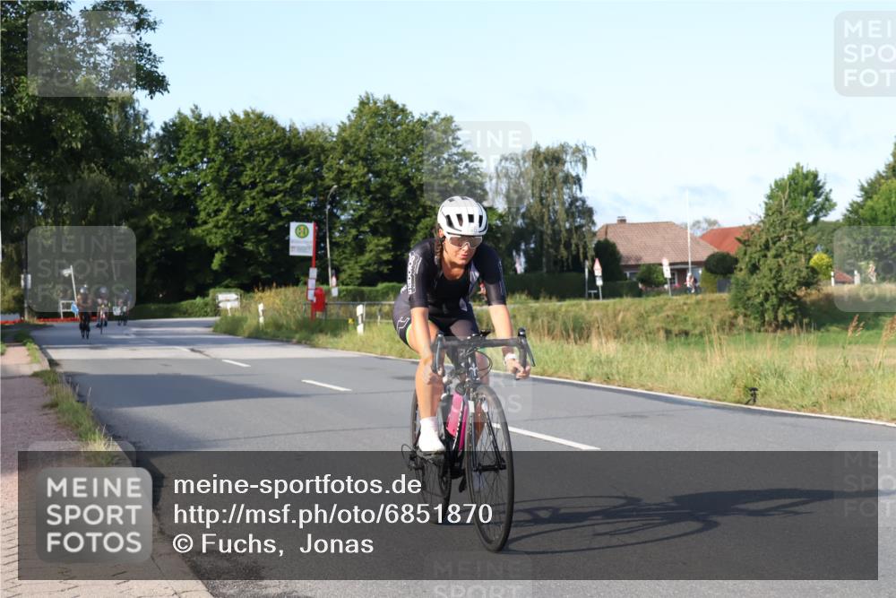 25.08.2024 - Elbe Triathlon Hamburg Fuchs,  Jonas http://msf.ph/oto/6851870 25.08.2024 09:15:26 Radfahren 111, 146, 264, 312, 302 meine-sportfotos.de